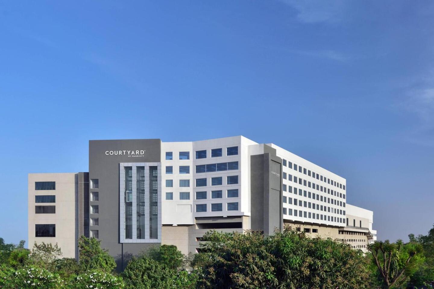 Courtyard By Marriott Bhopal Hotel Exterior photo